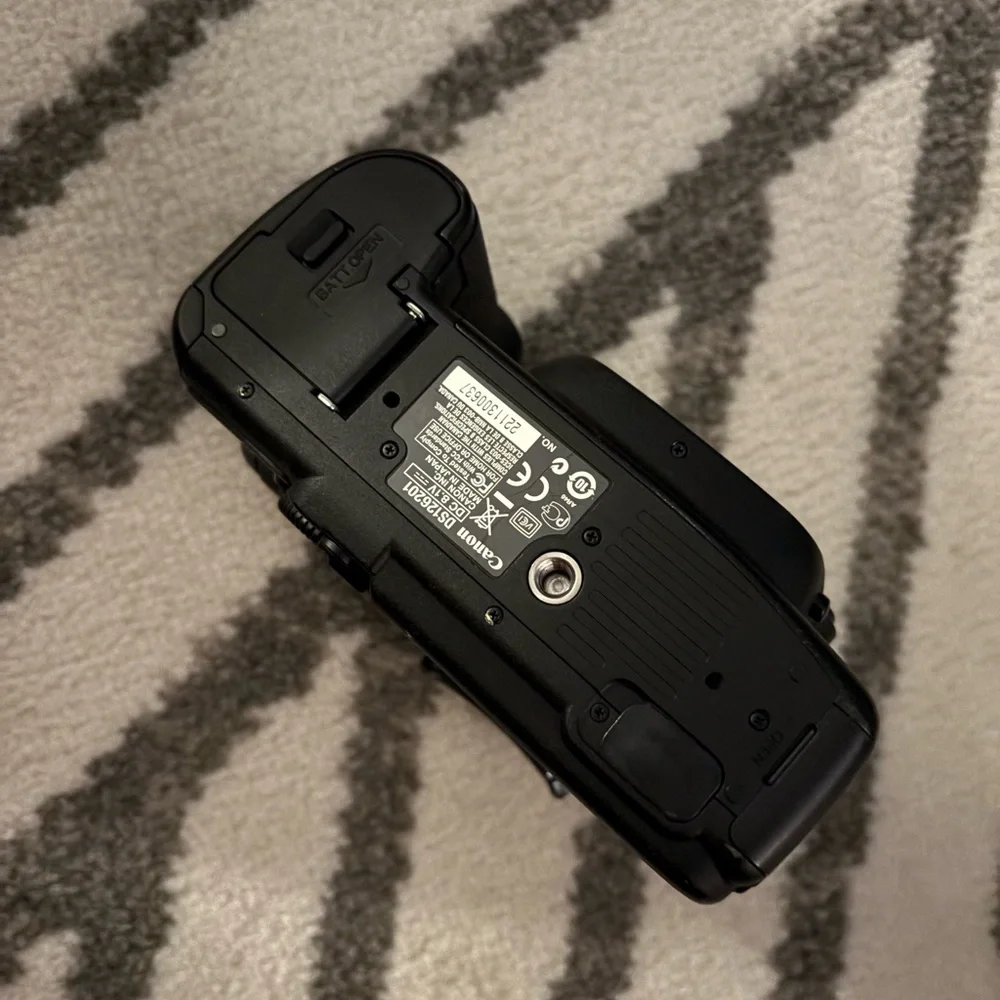 Canon 5D Mark II DSLR Digitalal Camera